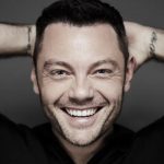 “Un gay per l’ateneo dei preti”, Libero attacca Tiziano Ferro