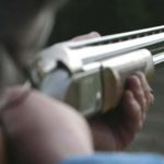 Latina, spara con un fucile in casa: interviene la Polizia