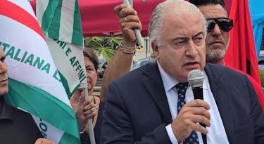 OTTO ORE DI SCIOPERO E PRESIDIO SOTTO LA PREFETTURA DI LATINA: “LA SICUREZZA SUL LAVORO È UNA RESPONSABILITÀ DELLE AZIENDE”