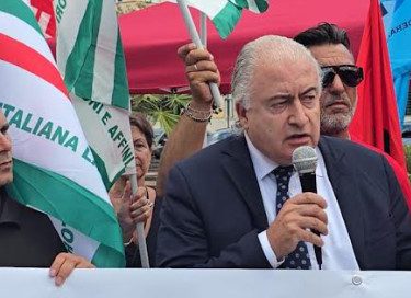 OTTO ORE DI SCIOPERO E PRESIDIO SOTTO LA PREFETTURA DI LATINA: “LA SICUREZZA SUL LAVORO È UNA RESPONSABILITÀ DELLE AZIENDE”