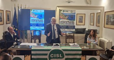 CISL LATINA: «CONTRATTAZIONE SOCIALE, SVILUPPO DEL TERRITORIO, SERVIZI E PARTECIPAZIONE PER RIMETTERE AL CENTRO LE PERSONE» CISL LATINA: «CONTRATTAZIONE SOCIALE, SVILUPPO DEL TERRITORIO, SERVIZI E PARTECIPAZIONE PER RIMETTERE AL CENTRO LE PERSONE»